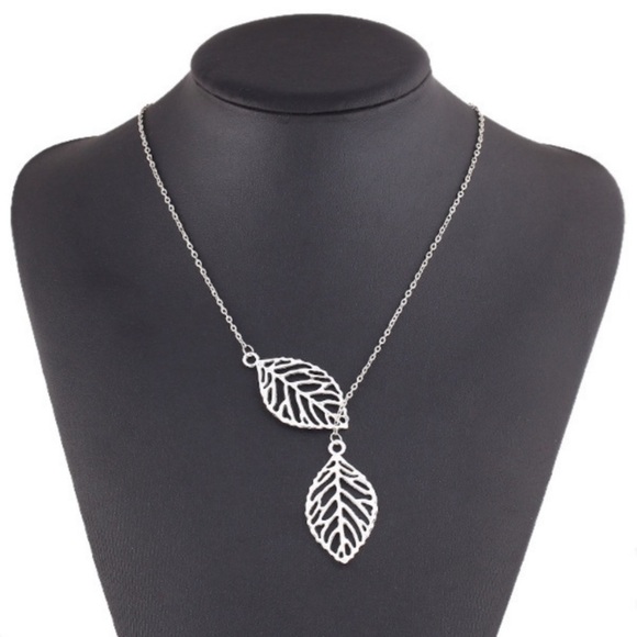 💗HP💗 4-10 Double Leaf 🍂 Delicate Necklace - Picture 1 of 8